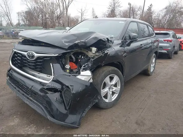 5TDKDRAH8PS521755 2023 TOYOTA HIGHLANDER - Image 2