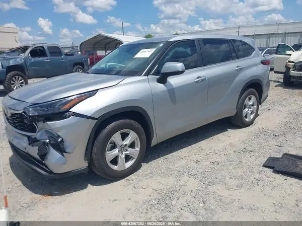 5TDKDRAH8PS526115 2023 TOYOTA HIGHLANDER - Image 2