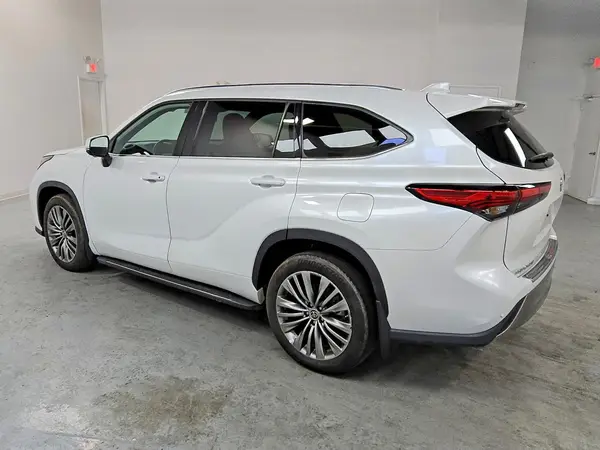 5TDKDRAH8RS050998 2024 TOYOTA HIGHLANDER - Image 2