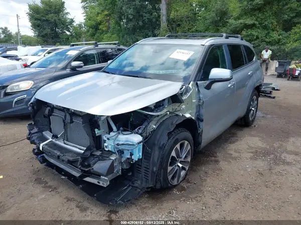 5TDKDRAH8RS052184 2024 TOYOTA HIGHLANDER - Image 2