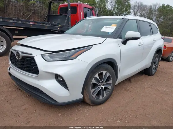 5TDKDRAH8RS052850 2024 TOYOTA HIGHLANDER - Image 2