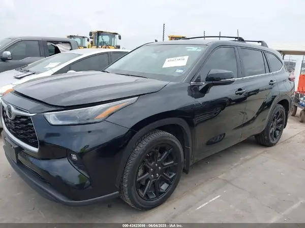 5TDKDRAH8RS054971 2024 TOYOTA HIGHLANDER - Image 2