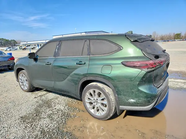 5TDKDRAH8RS528868 2024 TOYOTA HIGHLANDER - Image 2