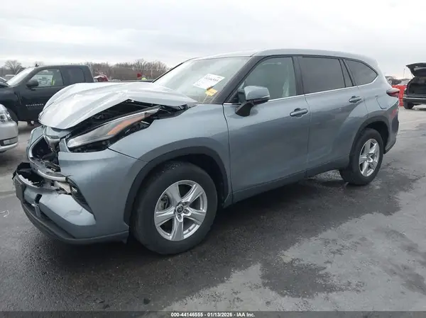 5TDKDRAH8RS530426 2024 TOYOTA HIGHLANDER - Image 2