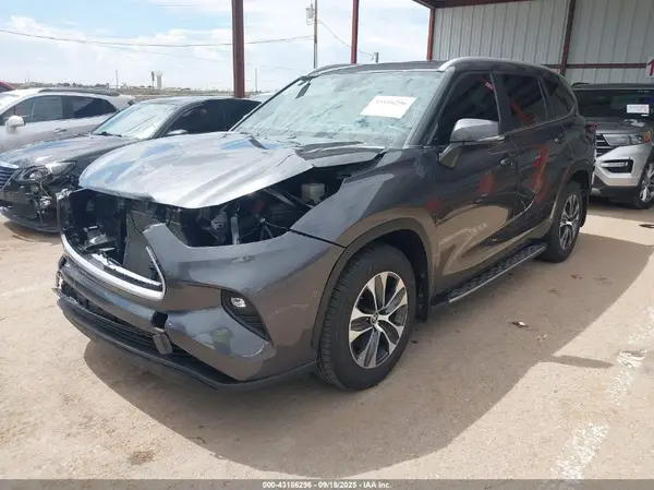 5TDKDRAH8RS530491 2024 TOYOTA HIGHLANDER - Image 2