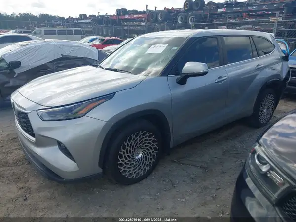 5TDKDRAH8RS531186 2024 TOYOTA HIGHLANDER - Image 2