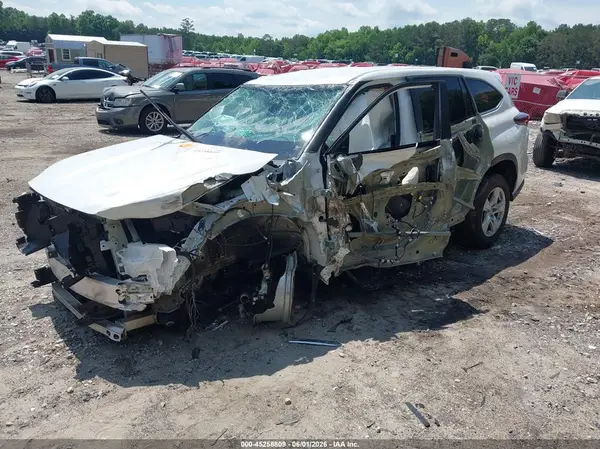 5TDKDRAH8RS533018 2024 TOYOTA HIGHLANDER - Image 2
