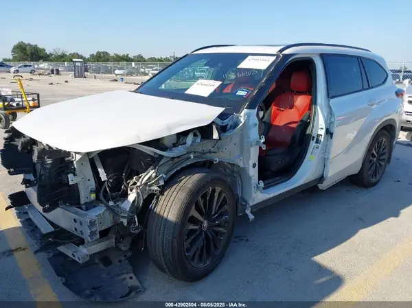 5TDKDRAH8RS534539 2024 TOYOTA HIGHLANDER - Image 2