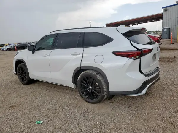 5TDKDRAH8RS534685 2024 TOYOTA HIGHLANDER - Image 2