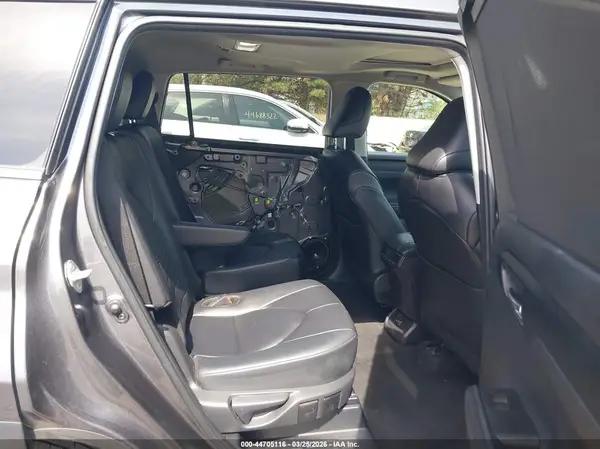 5TDKDRAH8RS538039 2024 TOYOTA HIGHLANDER - Image 8