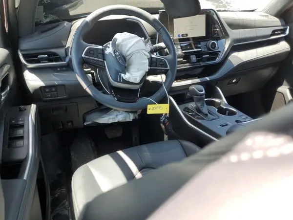 5TDKDRAH8RS541250 2024 TOYOTA HIGHLANDER - Image 8