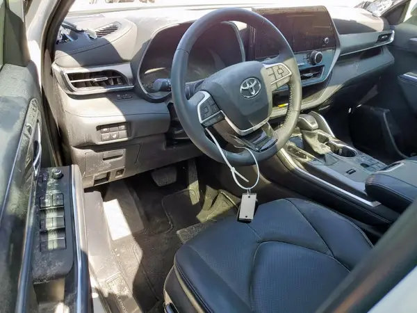 5TDKDRAH8RS546173 2024 TOYOTA HIGHLANDER - Image 8