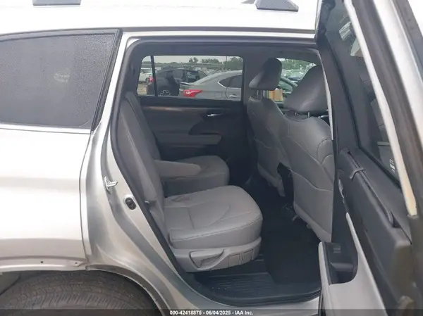 5TDKDRAH8RS546948 2024 TOYOTA HIGHLANDER - Image 8