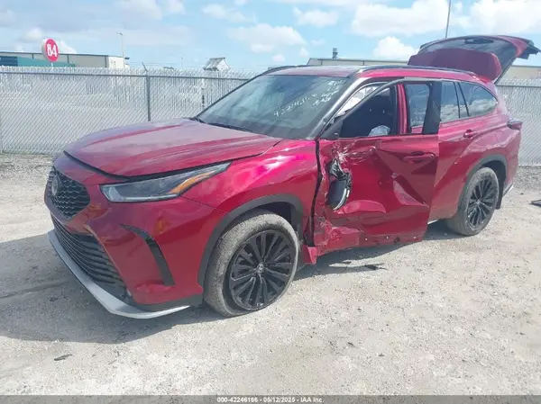 5TDKDRAH8RS547095 2024 TOYOTA HIGHLANDER - Image 2