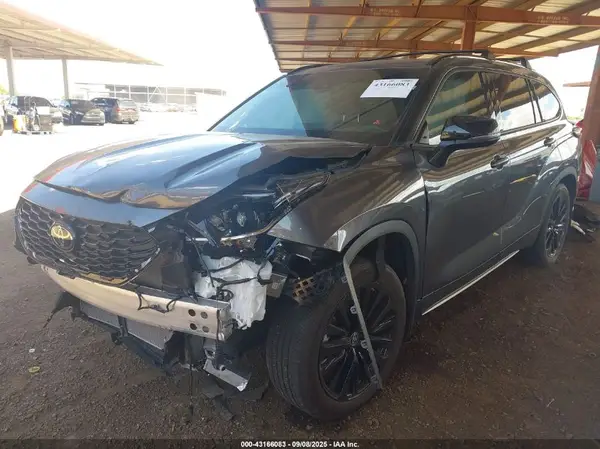 5TDKDRAH8RS549526 2024 TOYOTA HIGHLANDER - Image 2