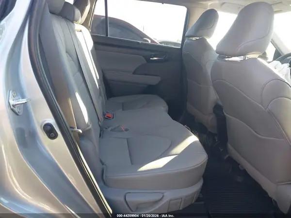 5TDKDRAH8SS555901 2025 TOYOTA HIGHLANDER - Image 8