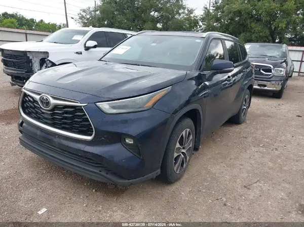 5TDKDRAH9PS000737 2023 TOYOTA HIGHLANDER - Image 2
