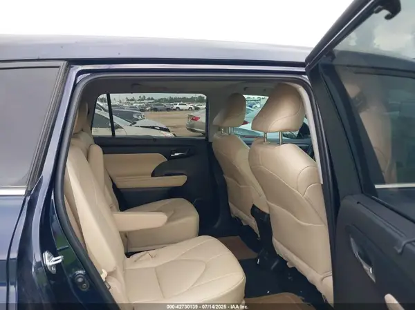 5TDKDRAH9PS000737 2023 TOYOTA HIGHLANDER - Image 8