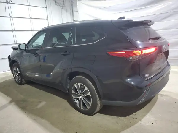 5TDKDRAH9PS002035 2023 TOYOTA HIGHLANDER - Image 2