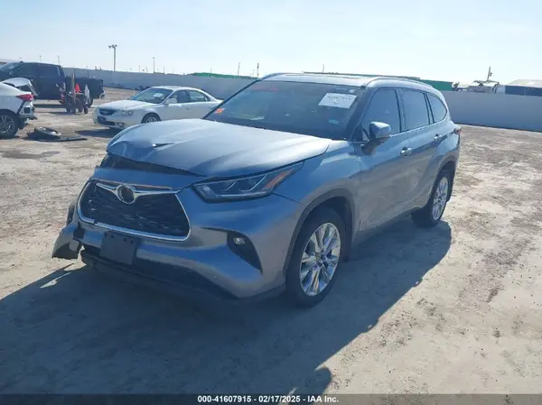 5TDKDRAH9PS002343 2023 TOYOTA HIGHLANDER - Image 2