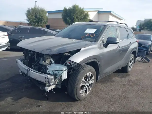 5TDKDRAH9PS002519 2023 TOYOTA HIGHLANDER - Image 2