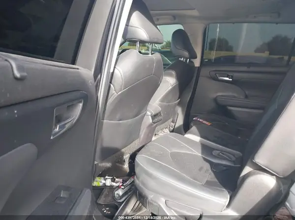 5TDKDRAH9PS002519 2023 TOYOTA HIGHLANDER - Image 8
