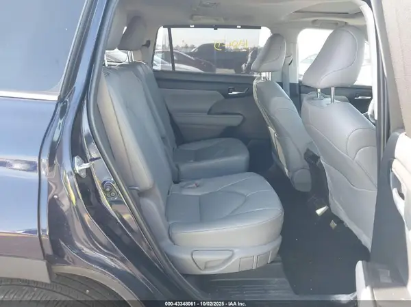 5TDKDRAH9PS010121 2023 TOYOTA HIGHLANDER - Image 8