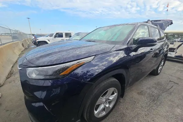 5TDKDRAH9PS011334 2023 TOYOTA HIGHLANDER - Image 2