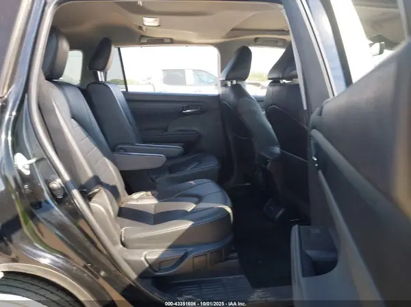 5TDKDRAH9PS015013 2023 TOYOTA HIGHLANDER - Image 8