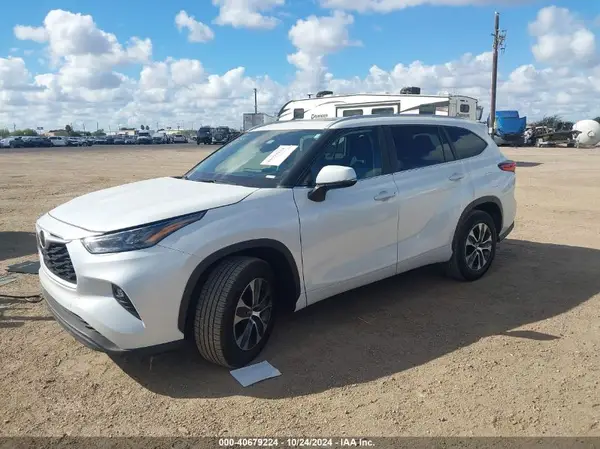 5TDKDRAH9PS015349 2023 TOYOTA HIGHLANDER - Image 2
