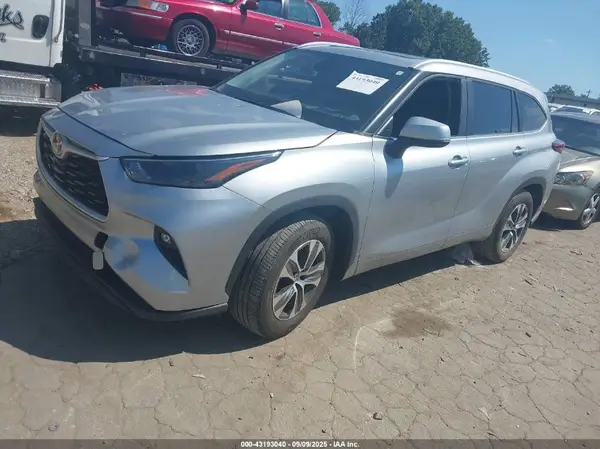 5TDKDRAH9PS015884 2023 TOYOTA HIGHLANDER - Image 2
