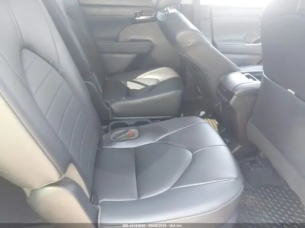 5TDKDRAH9PS015884 2023 TOYOTA HIGHLANDER - Image 8