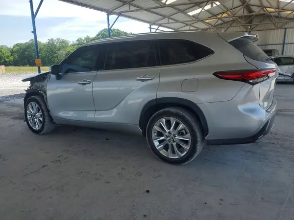 5TDKDRAH9PS016713 2023 TOYOTA HIGHLANDER - Image 2