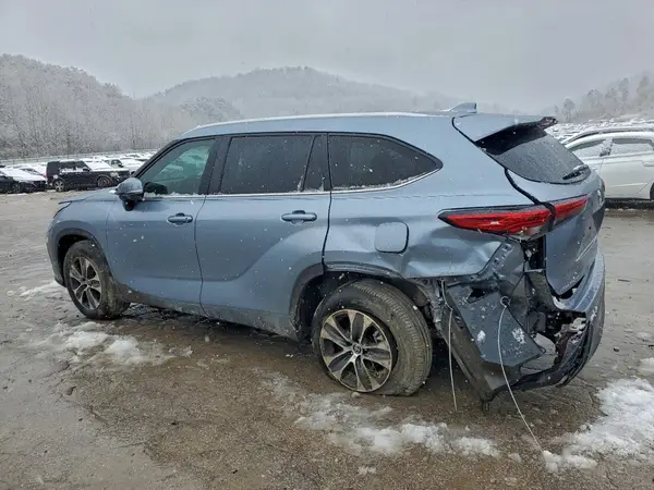 5TDKDRAH9PS018297 2023 TOYOTA HIGHLANDER - Image 2