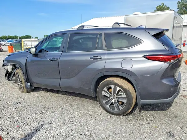 5TDKDRAH9PS024262 2023 TOYOTA HIGHLANDER - Image 2