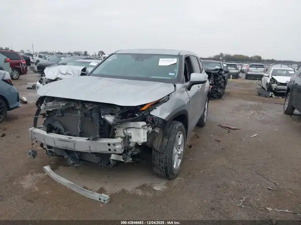5TDKDRAH9PS026500 2023 TOYOTA HIGHLANDER - Image 2