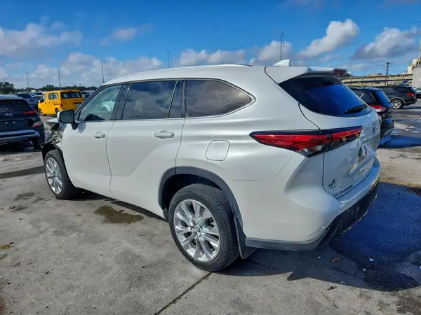 5TDKDRAH9PS027341 2023 TOYOTA HIGHLANDER - Image 2