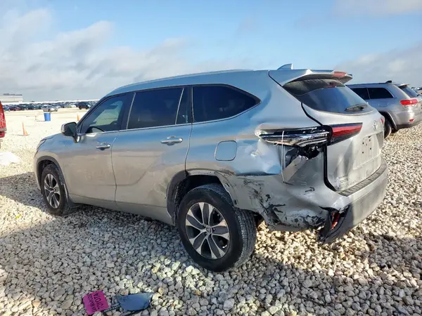5TDKDRAH9PS028201 2023 TOYOTA HIGHLANDER - Image 2