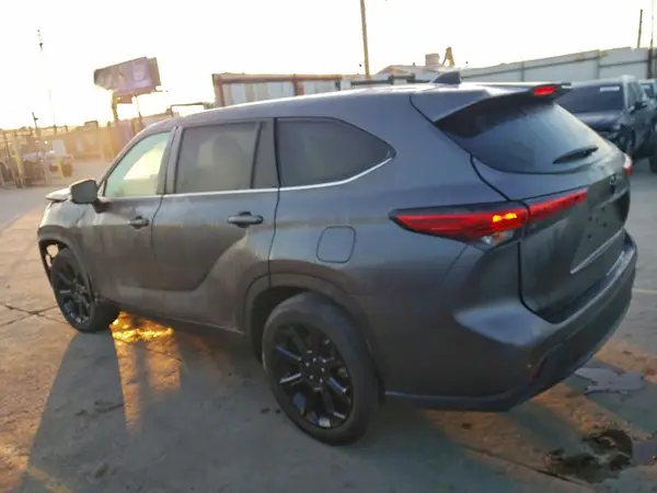 5TDKDRAH9PS030692 2023 TOYOTA HIGHLANDER - Image 2
