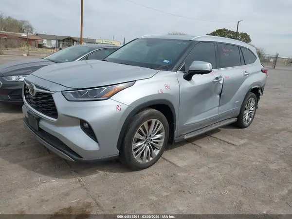 5TDKDRAH9PS032541 2023 TOYOTA HIGHLANDER - Image 2