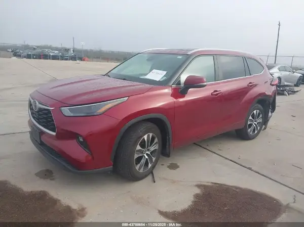 5TDKDRAH9PS033267 2023 TOYOTA HIGHLANDER - Image 2