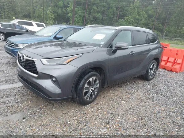 5TDKDRAH9PS038016 2023 TOYOTA HIGHLANDER - Image 2