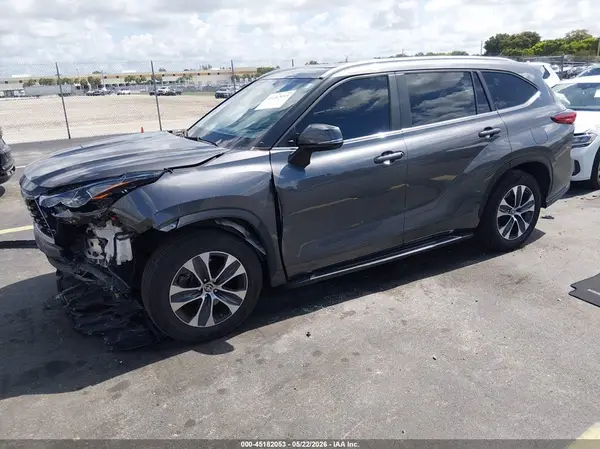 5TDKDRAH9PS039019 2023 TOYOTA HIGHLANDER - Image 2