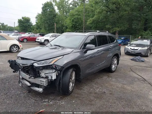 5TDKDRAH9PS042440 2023 TOYOTA HIGHLANDER - Image 2