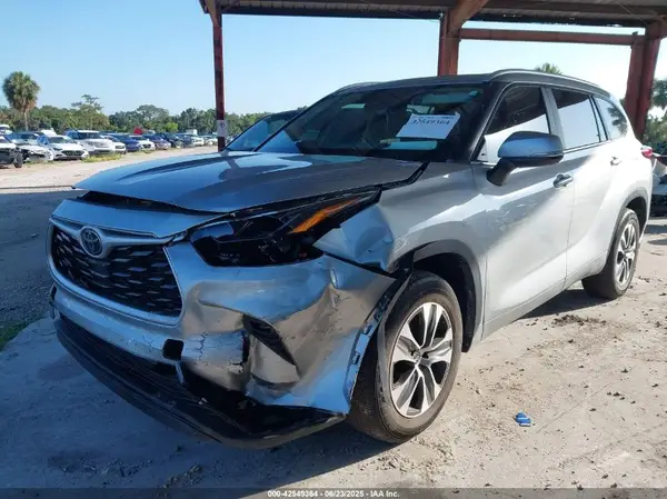 5TDKDRAH9PS046004 2023 TOYOTA HIGHLANDER - Image 2