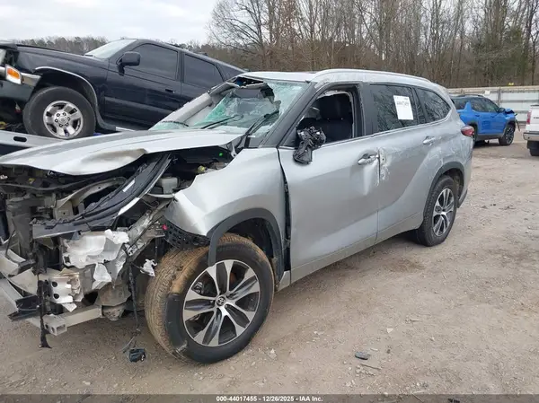 5TDKDRAH9PS048500 2023 TOYOTA HIGHLANDER - Image 2