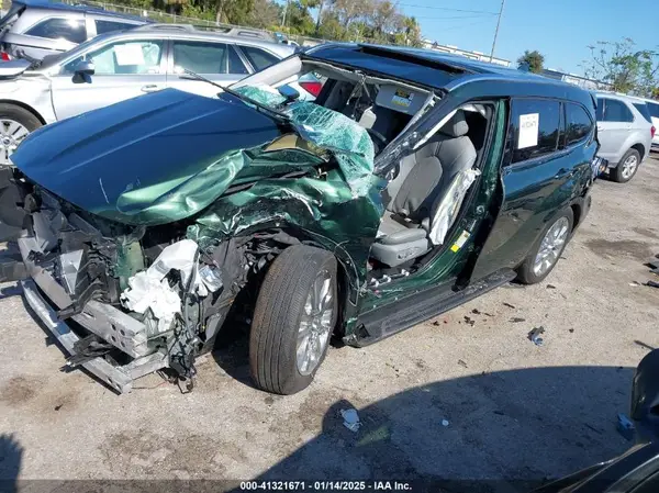 5TDKDRAH9PS501742 2023 TOYOTA HIGHLANDER - Image 2