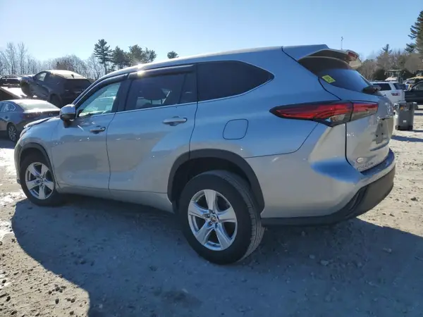 5TDKDRAH9PS502194 2023 TOYOTA HIGHLANDER - Image 2