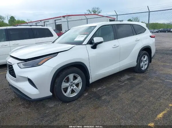 5TDKDRAH9PS504513 2023 TOYOTA HIGHLANDER - Image 2