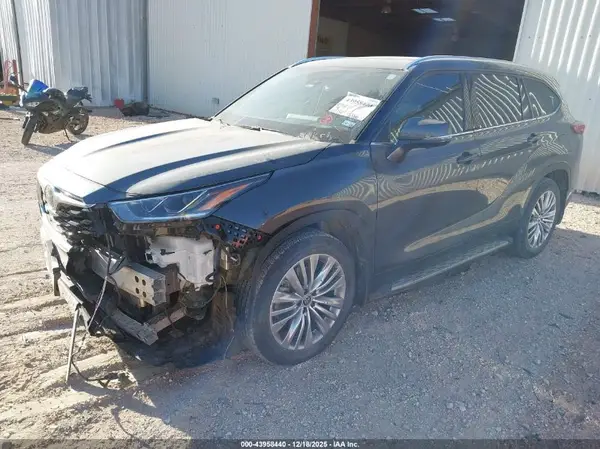 5TDKDRAH9PS506309 2023 TOYOTA HIGHLANDER - Image 2